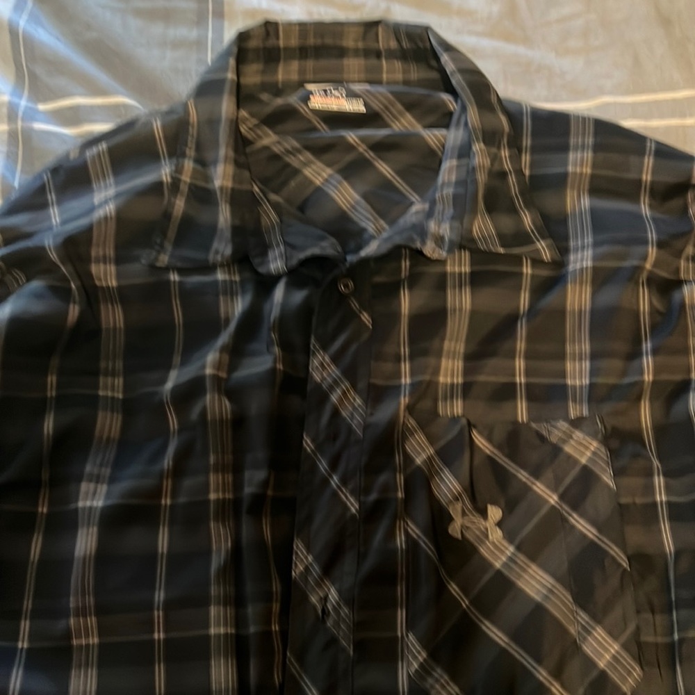 Men’s Under Armour long sleeve shirt.